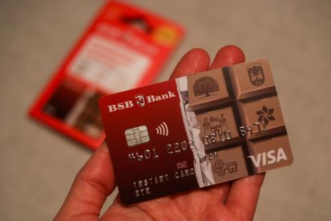 БСБ Банк первым в стране запустил продажу банковских карт в супермаркетах и на АЗС