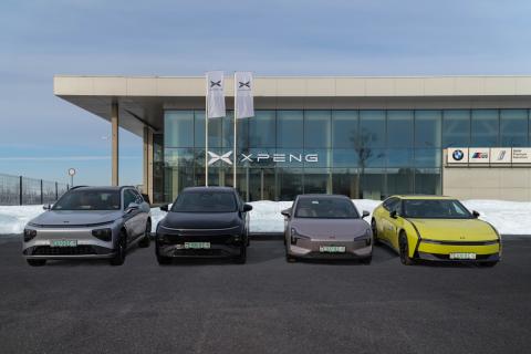 «Сотня» за 3,7 сек. В Беларуси запустили тест-драйвы на суперкаре Xpeng P7 New