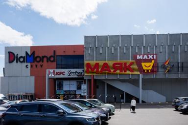 Сколько здесь людей! В Малиновке открыли гипердискаунтер «Маяк Maxi»