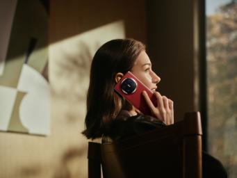 В Беларуси 31 января стартуют продажи складного смартфона Huawei Mate X6 с тонким корпусом и гибким экраном